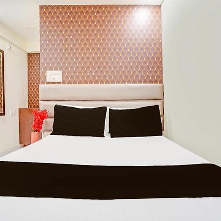SPOT ON 69618 - Hotel ILand Park Ahmedabad Exterior foto