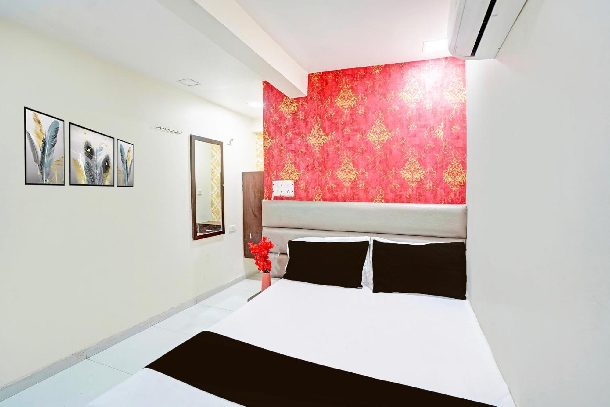 SPOT ON 69618 - Hotel ILand Park Ahmedabad Exterior foto