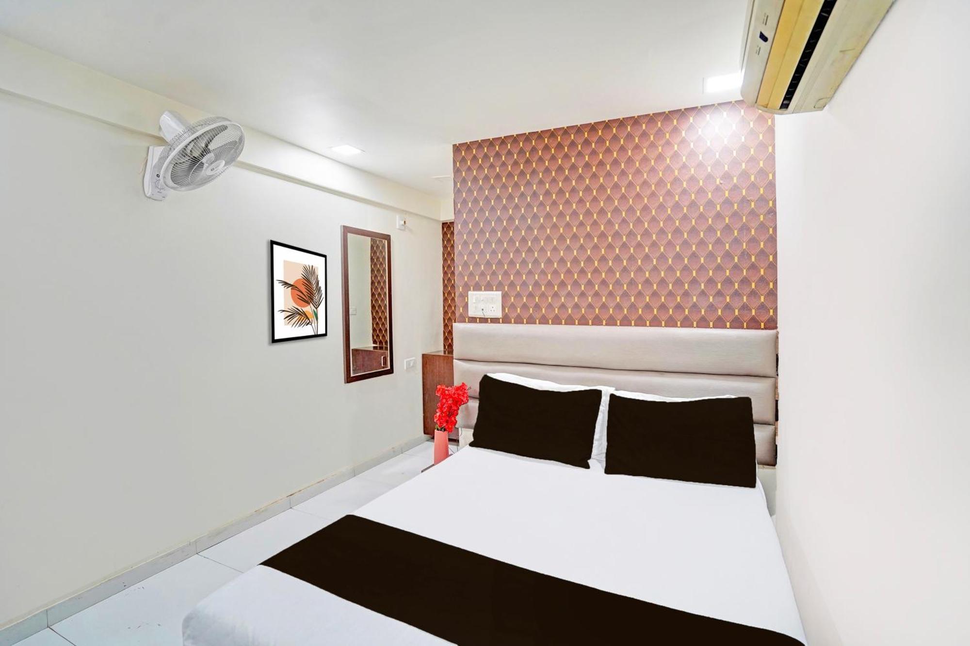 SPOT ON 69618 - Hotel ILand Park Ahmedabad Exterior foto