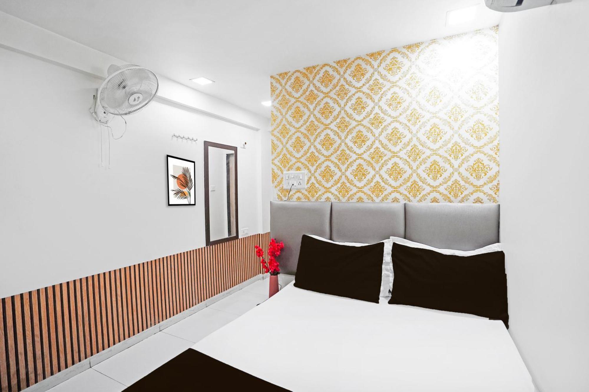 SPOT ON 69618 - Hotel ILand Park Ahmedabad Exterior foto