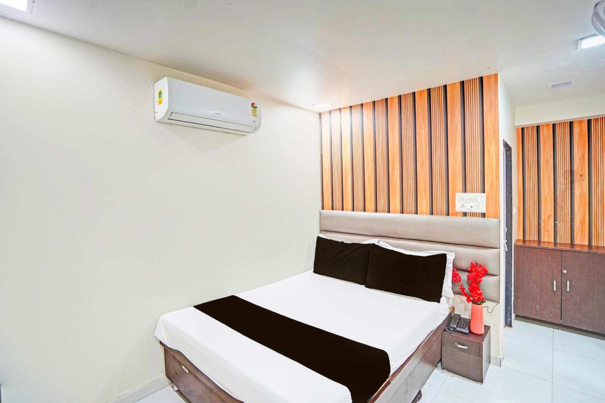 SPOT ON 69618 - Hotel ILand Park Ahmedabad Exterior foto