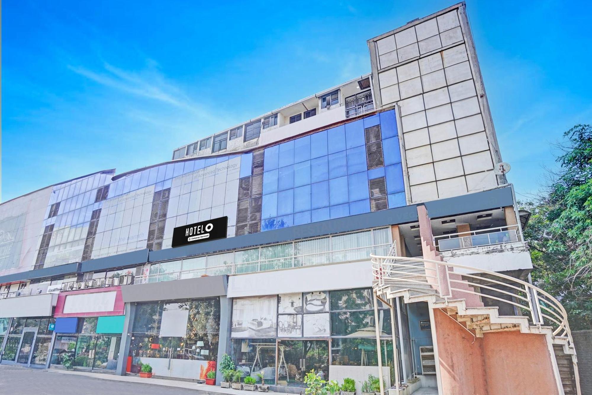 SPOT ON 69618 - Hotel ILand Park Ahmedabad Exterior foto